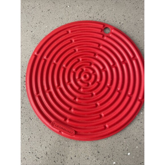 Le Creuset Silicone Pot Trivet  8" Hot Pad Cherry Red Heat Cold Resistant X2 - Picture 3 of 5